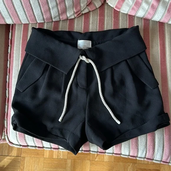 Aritzia Wilfred Le Fou Black Paperbag Shorts - Picture 1 of 3